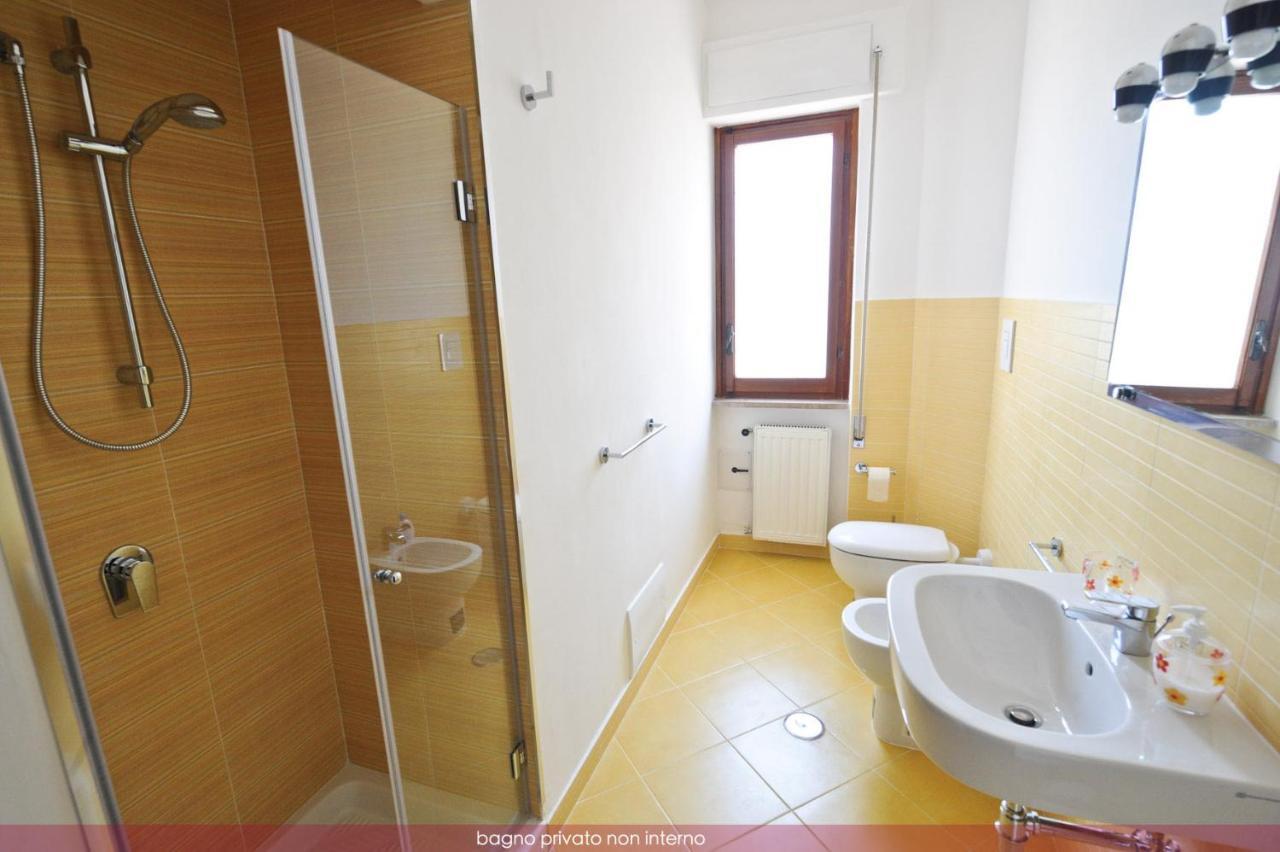 Camera Singola con Bagno Privato Esterno